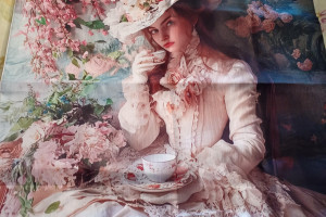 Снимка номер 1 за Дамата с кафето